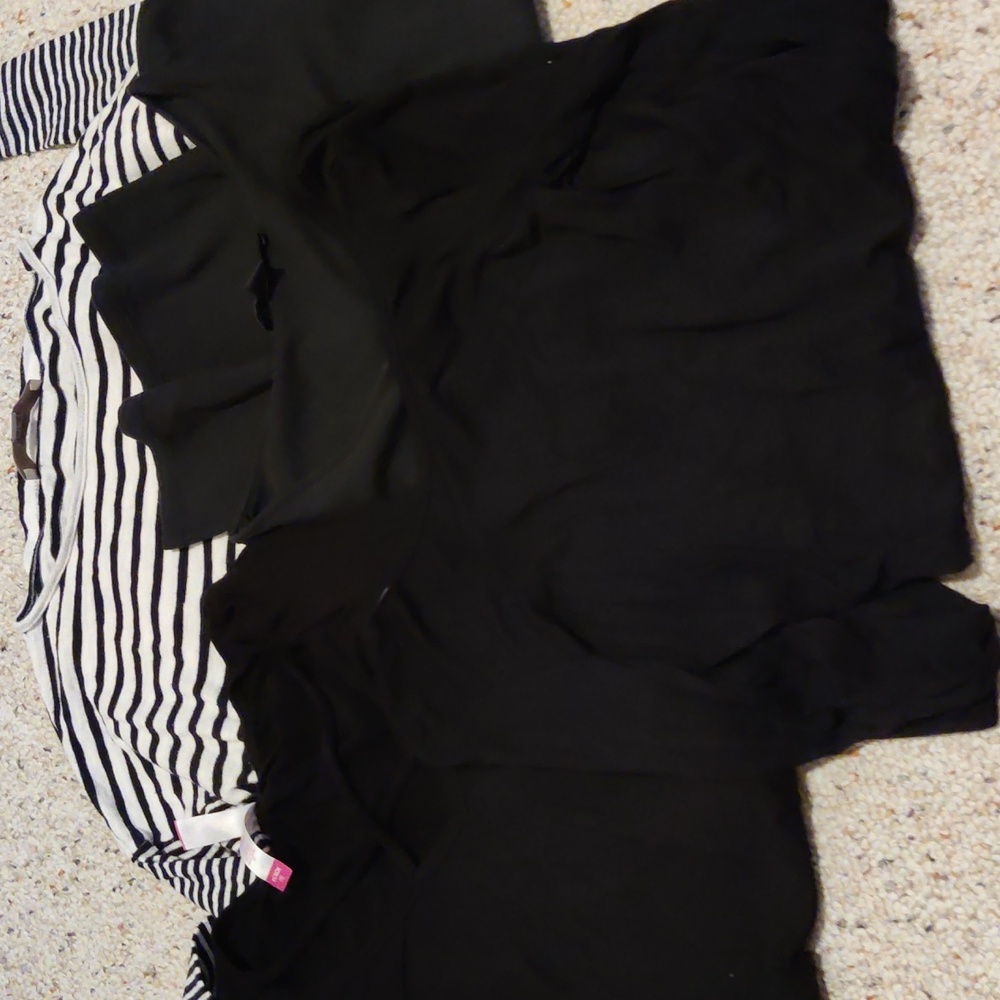3/$20🎈 Bundle of 4 size XS long sleeve tops